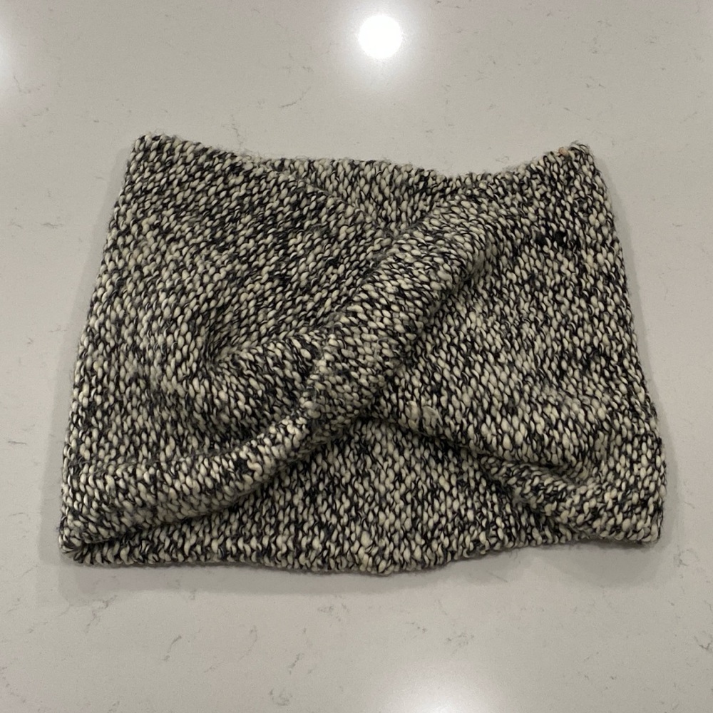 Black/White Knit Circle Scarf